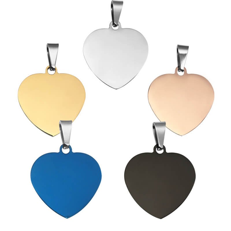 Llavero de metal en forma de corazón