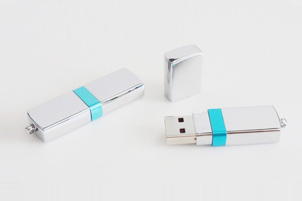 Metal plug-in USB drive